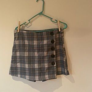 Gray, white plaid skorts